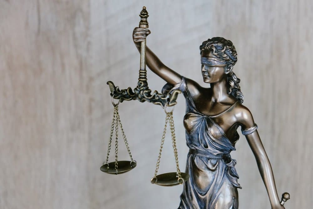 Neutrality Meets Effectiveness in the Art of Mediation